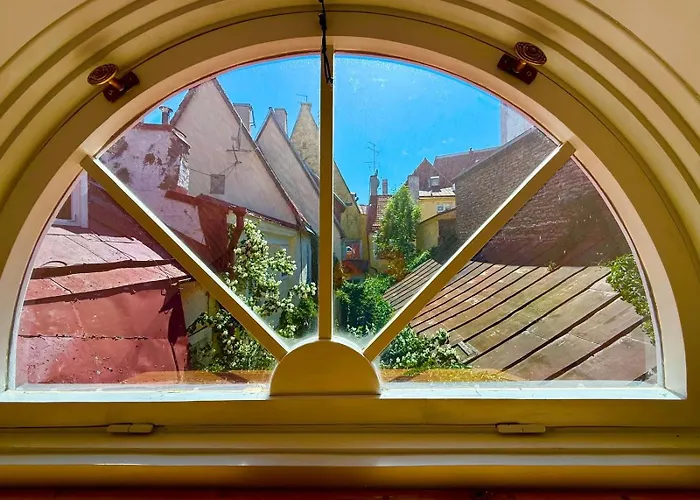 Luxury 2bd In The Heart Of Medieval Old Town Apartment Tallinn