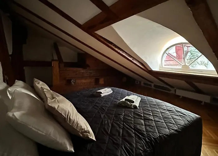 Luxury 2bd In The Heart Of Medieval Old Town Apartment *