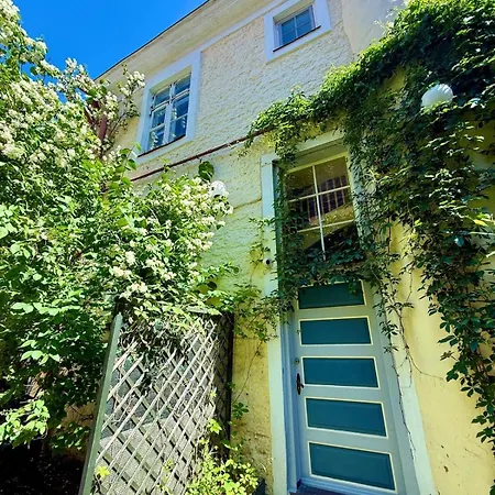 Luxury 2bd In The Heart Of Medieval Old Town Apartman