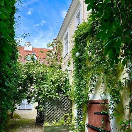 Luxury 2bd In The Heart Of Medieval Old Town Apartman *